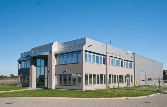 Budynek produkcyjno-magazynowy z biurem na sprzedaż w Niepołomicach. Gotowe zaplecze dla Twojej firmy